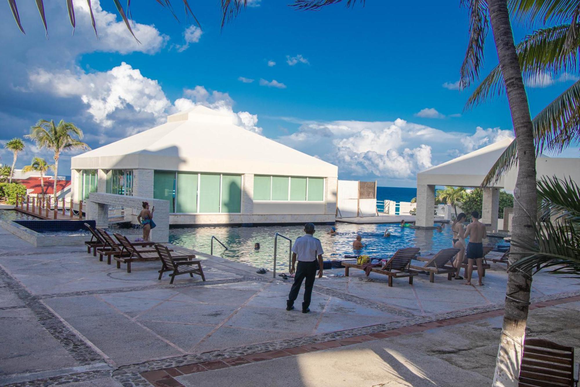 Beachfront Apartments Cancún Exterior foto